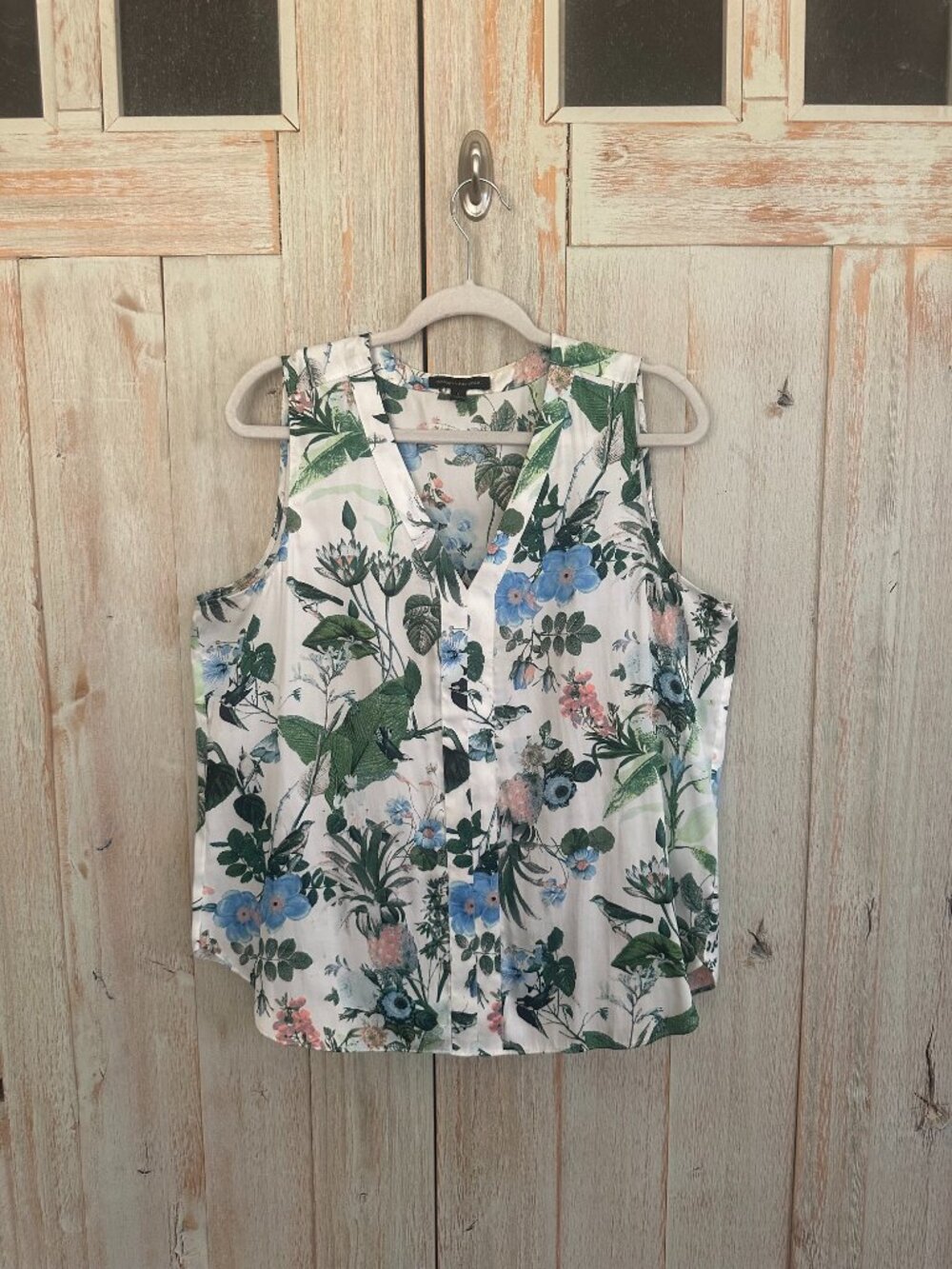 Banana Republic Floral Sleeveless V-Neck Blouse - Size L